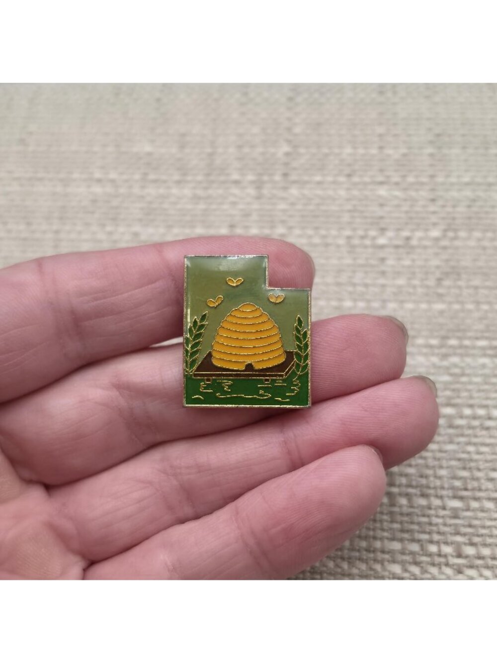 Utah Beehive Enamel Pin State Travel Badge Beehive State Souvenir Lapel Pin A918
